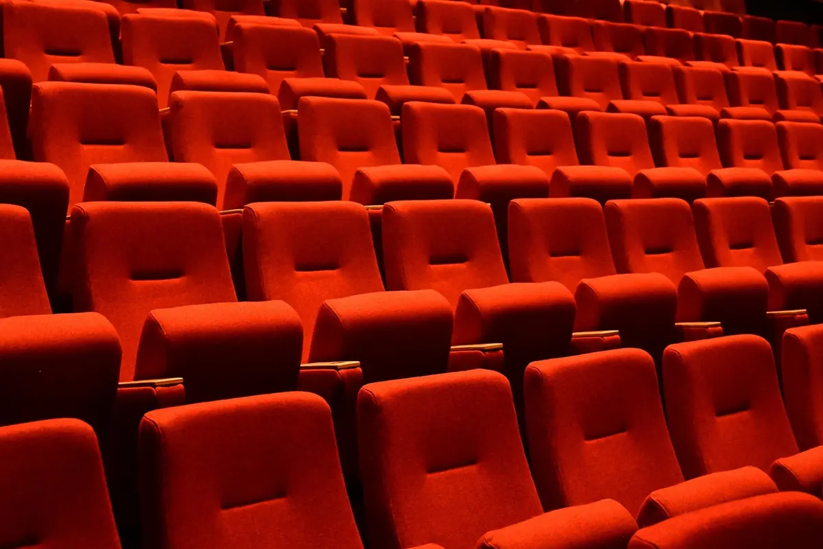 Velvet Cushion Buying Checklist: 8 Things to Check Before You Buy